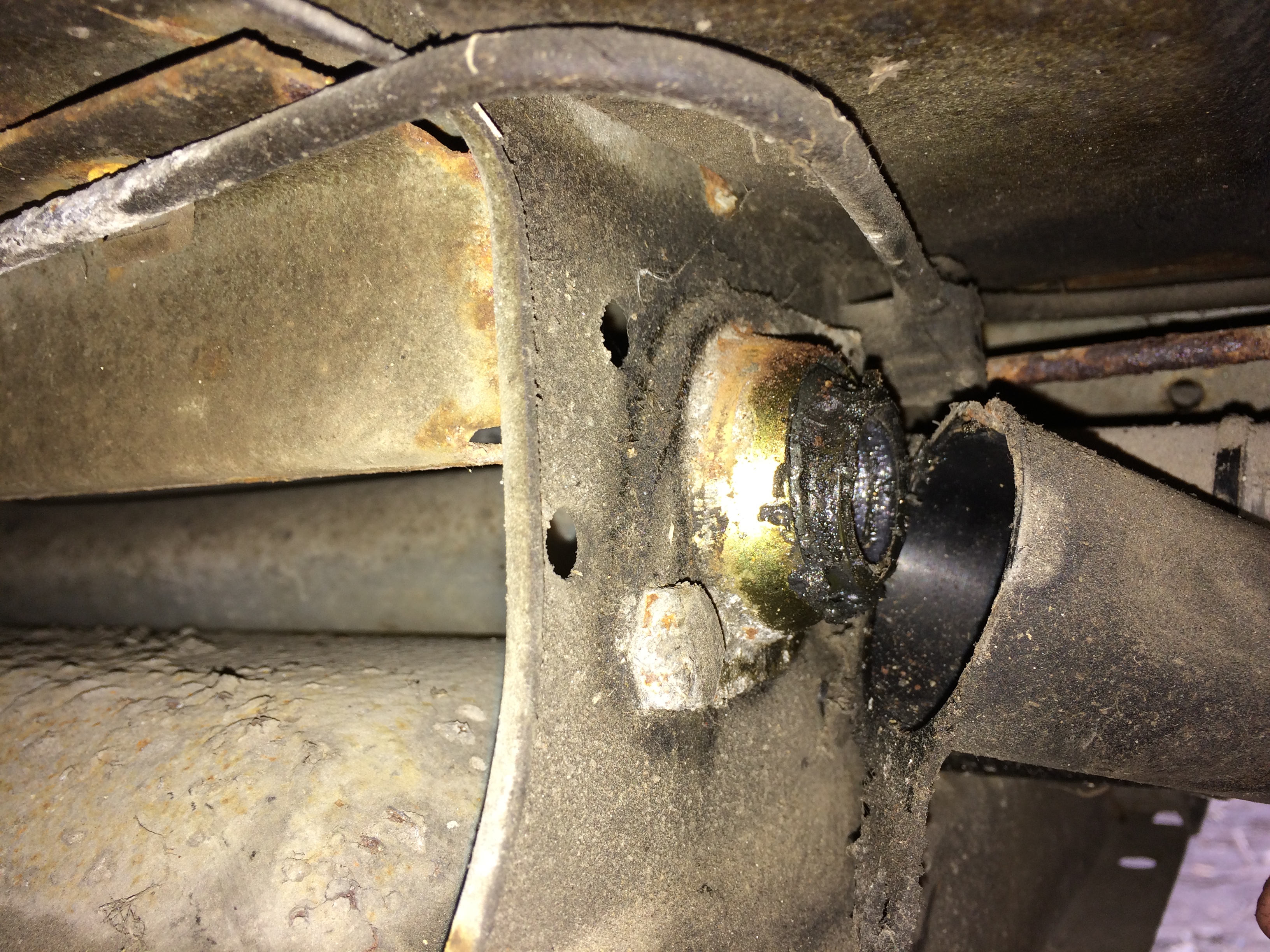 Central linkage flanges and bush