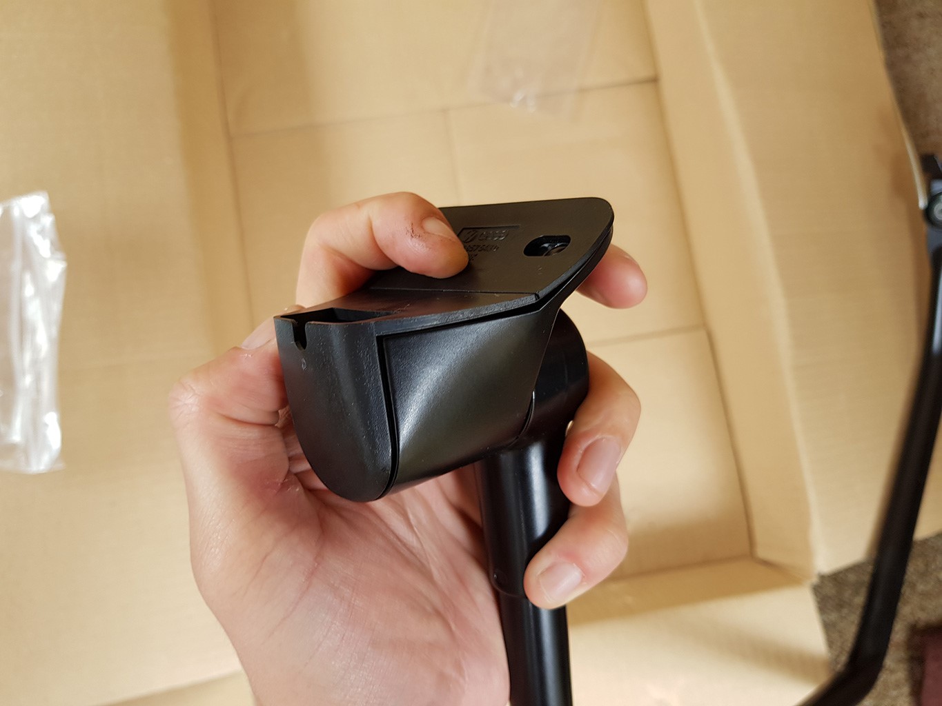 Fitment of the lower bracket seal/gasket