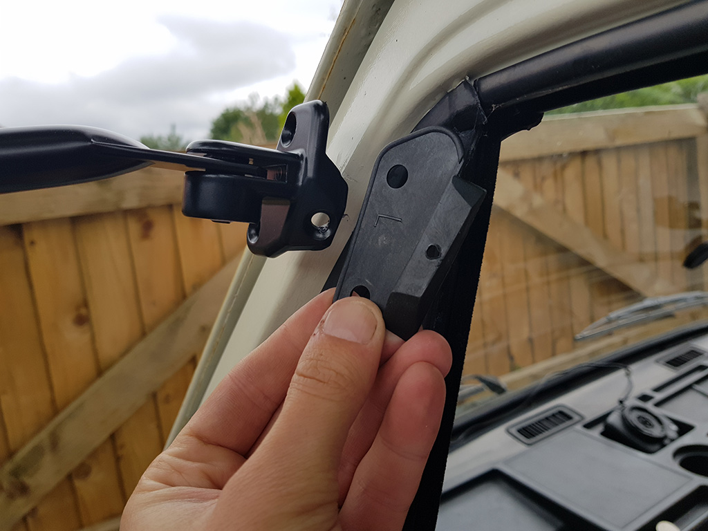 Rubber gasket for upper bracket