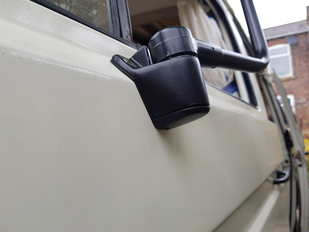 Bracket lower with gasket